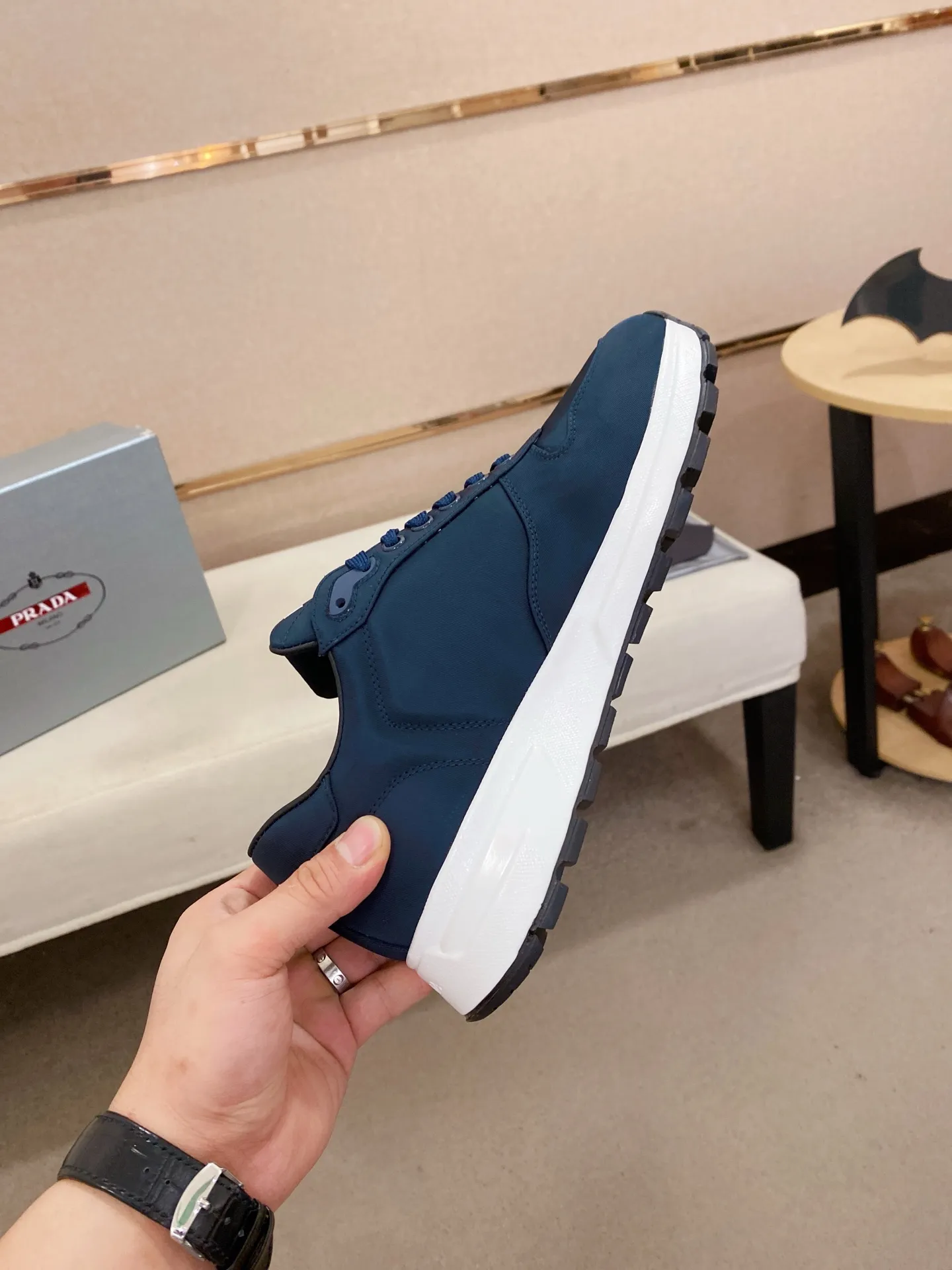 Factory price 540💰 ✔️✔️✔️High version High-quality new PRADA counters are on the market at the same time. The new men's shoes and 😘fabrics are selected from imported first-layer cowhide and are made by pure handcrafts. Lining: Full cowhide lining. 👍🏿 High-end ☄️ air-cushion molded anti-slip rubber outsole, exquisite lines, simple and elegant, comfortable and high-end for leisure travel. Code number: 38 to 44